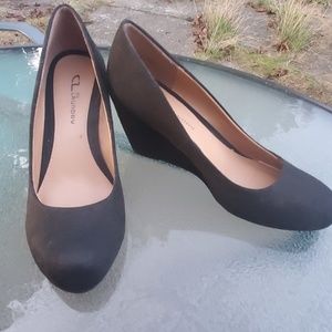 Chinese Laundry black wedges